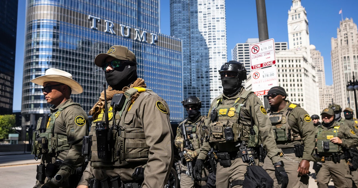 Featured image for Apple Removes ICE Tracking Apps Amid Political Pressure