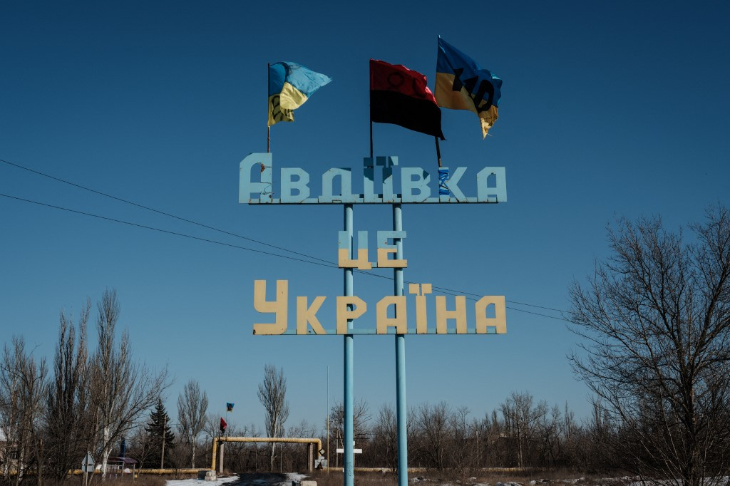 Russian Forces Push Closer to Defense Units in Critical Avdiivka Sector