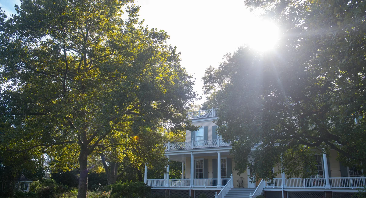 NYC Mayor Adams proposes housing migrants in private residences.