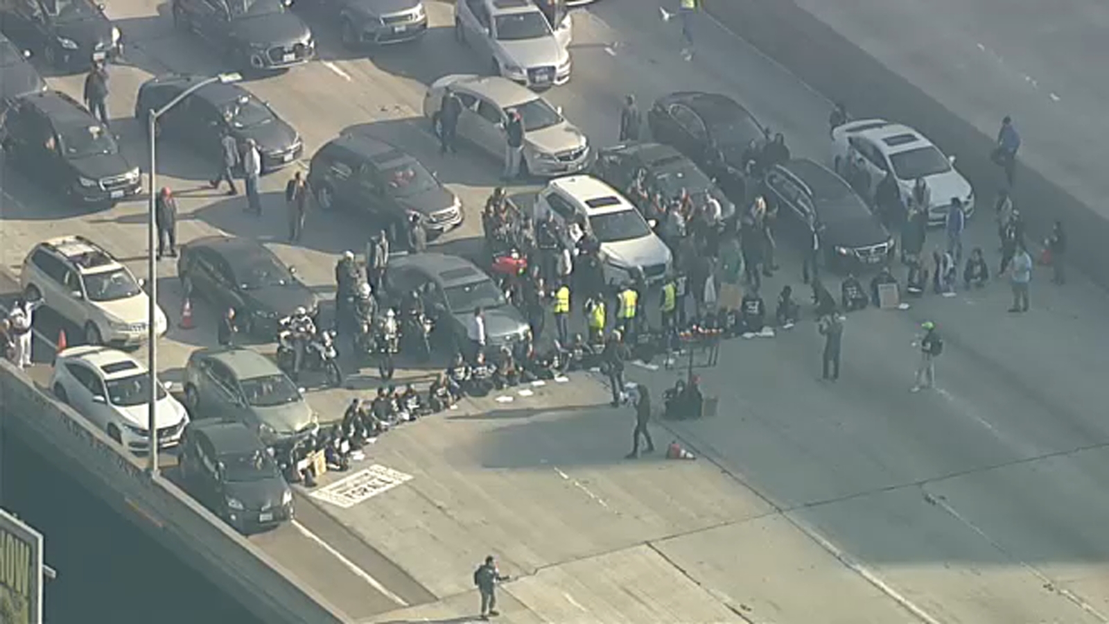 Protesters demanding Gaza cease-fire halt traffic on downtown L.A.'s 110 Freeway