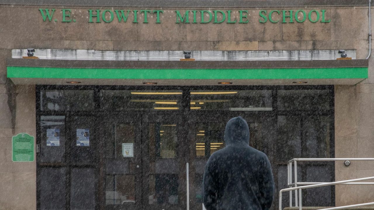 Featured image for Farmingdale High School bus crash: Students expected to recover, but tragedy strikes with loss of teachers