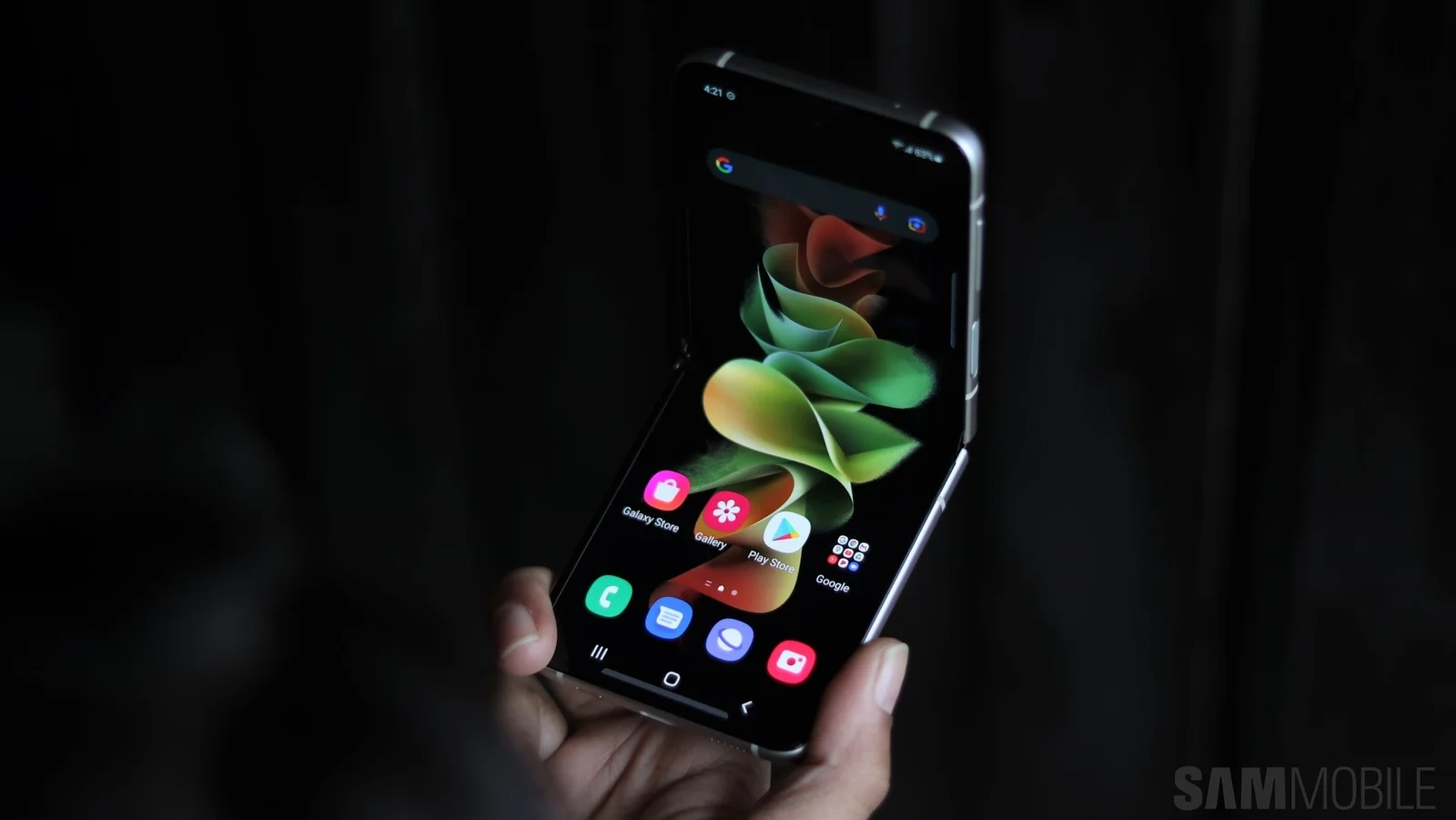 "Samsung's Galaxy Z Flip 5 Takes the Internet by Storm, Leaving Users Spellbound"