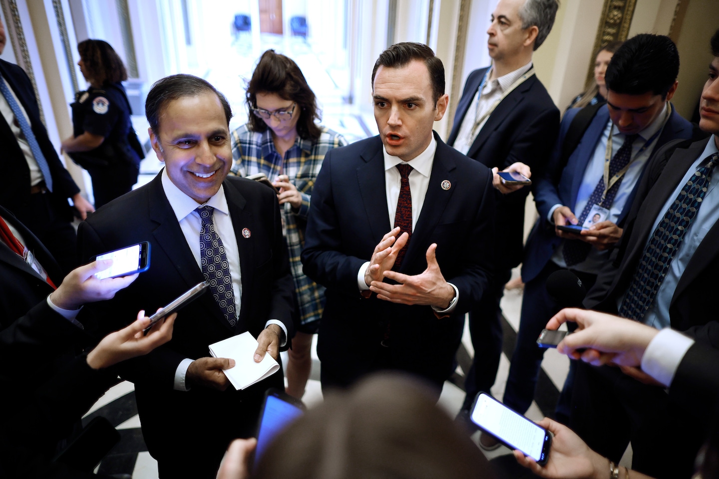 "TikTok Ban Bill Stalls in Senate Amid Bipartisan Divestment Support and Security Law Fears"