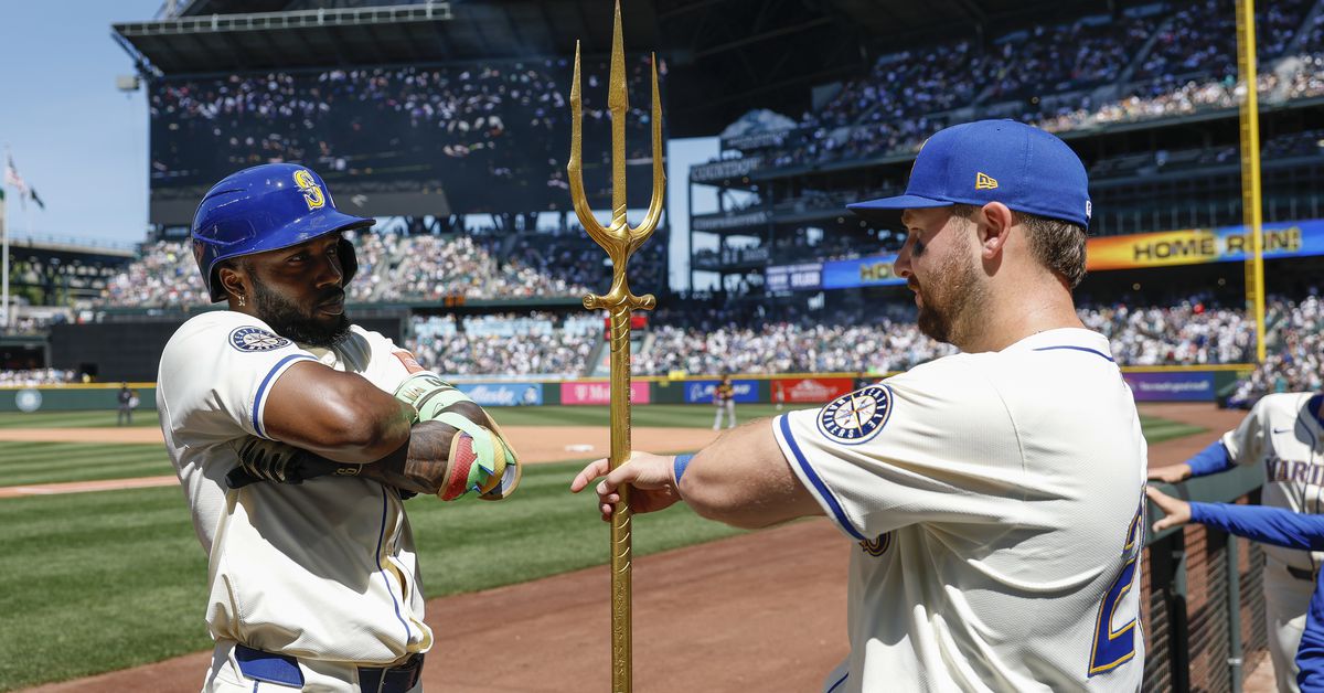 Mariners' Pitching Dominates Pirates in Series Shutout