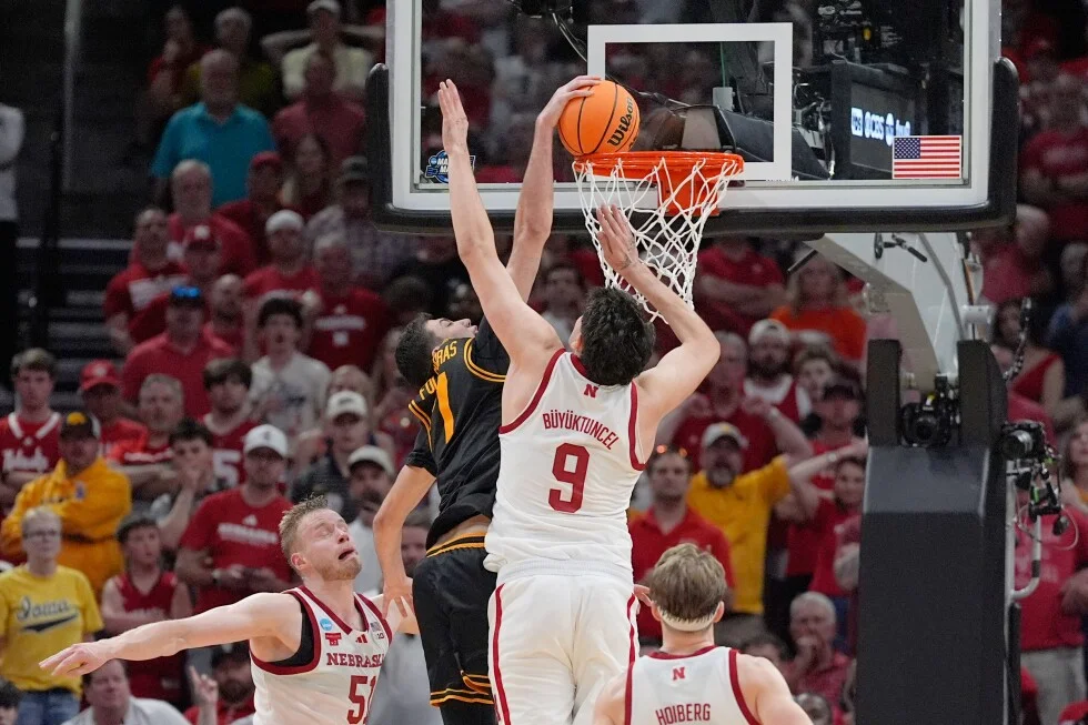 Hoiberg Owns Late-Game Four-On-Floor Mistake in Nebraska's Iowa Setback