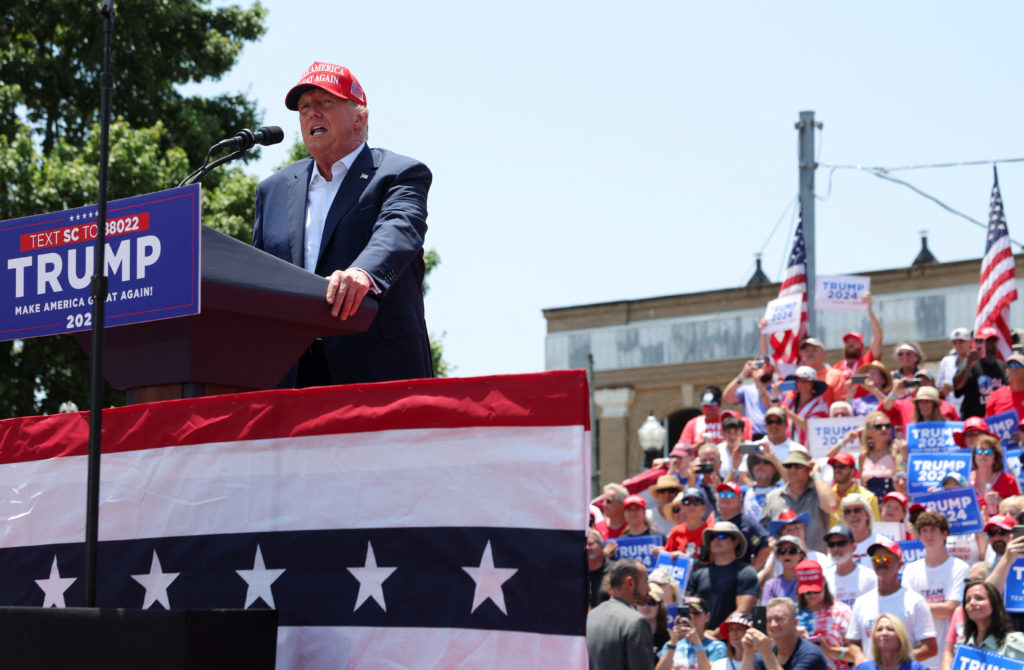 "Trump's South Carolina Rally: Massive Crowds, Booing, and a Show of Force"