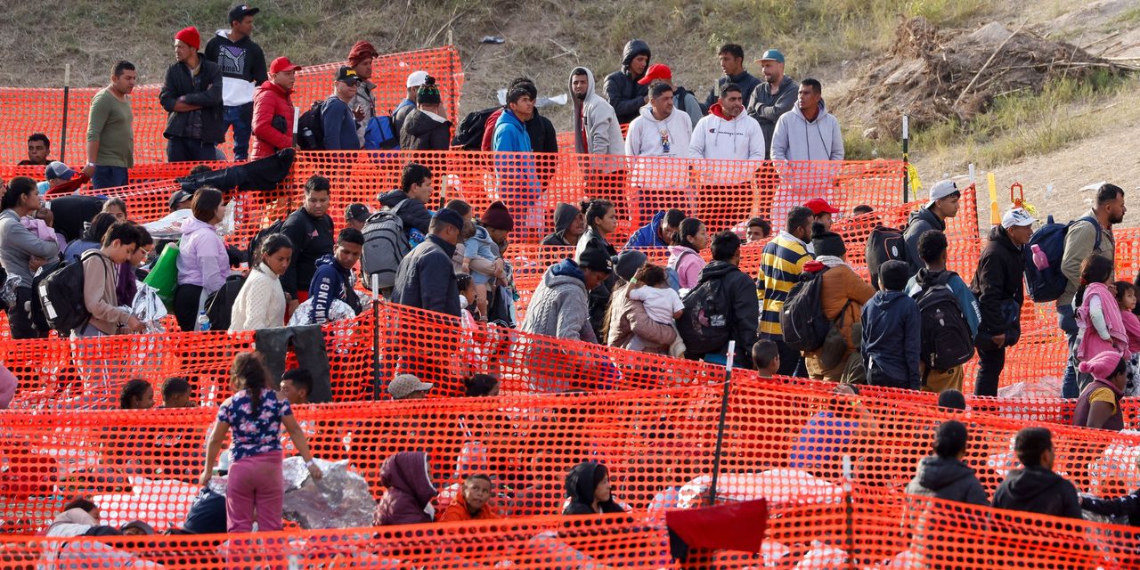 Texas Blocks Border Patrol Access in Border Crisis