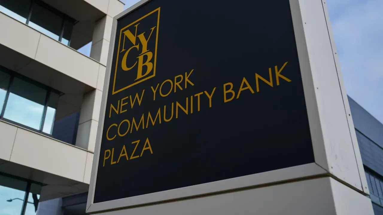 Featured image for "Rising Concerns: US Regional Banks Grapple with Commercial Real Estate Woes"