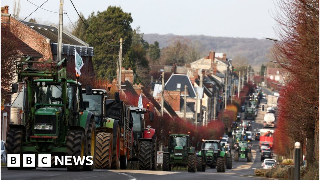"French Farmers Stage Blockade in Paris Over Income Decline"