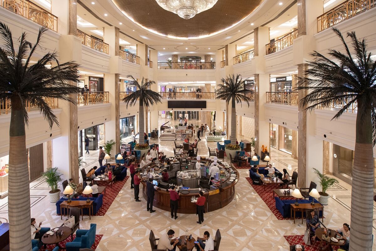 Featured image for "DLF's Luxury Residences in Gurugram Garner ₹7200 Crore in 3 Days"