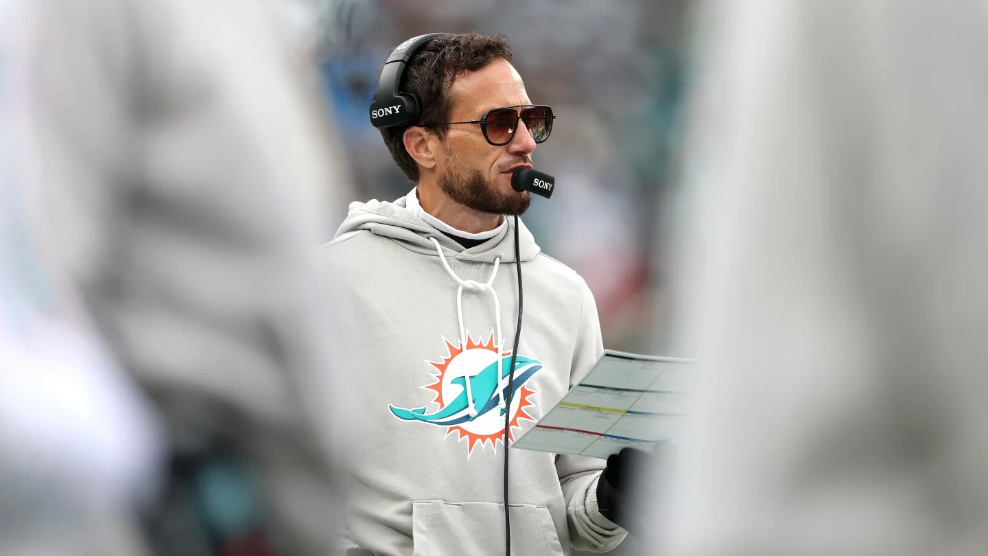 Chargers tap McDaniel to run the offense