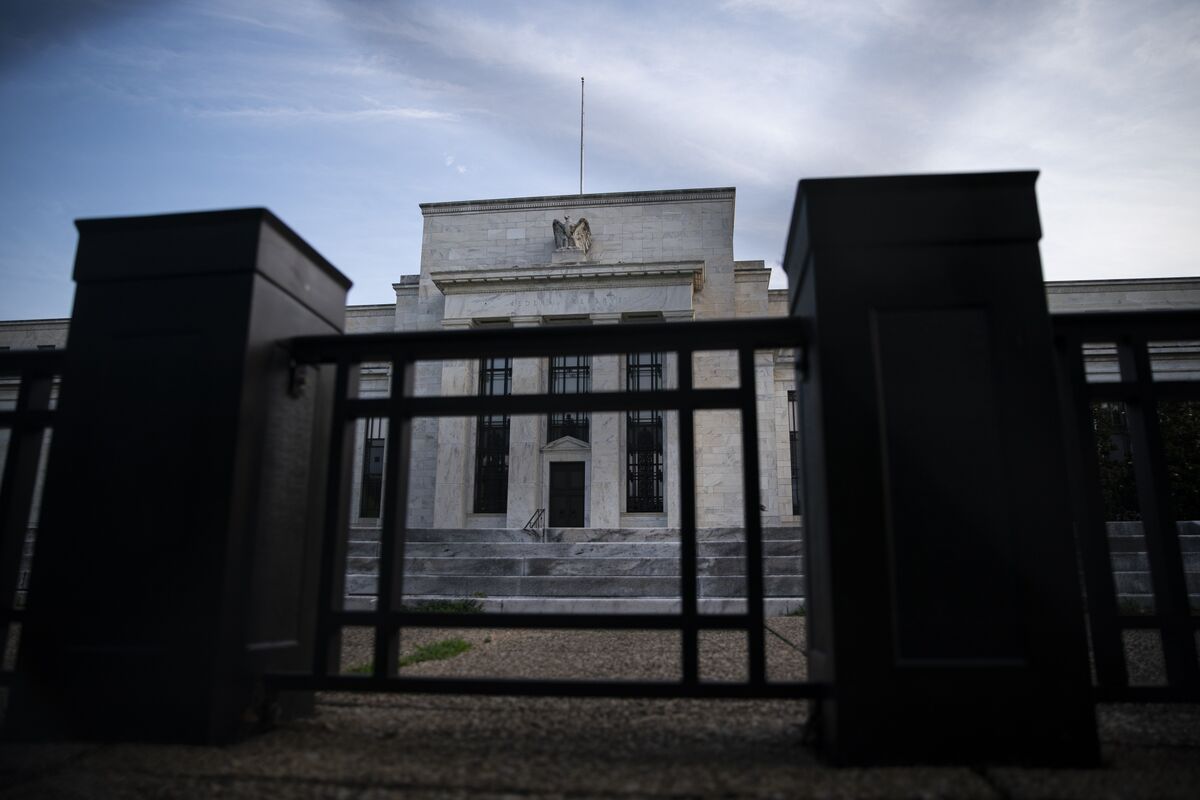 "Fed's Interest-Rate Decision Sparks Bond Market Volatility"
