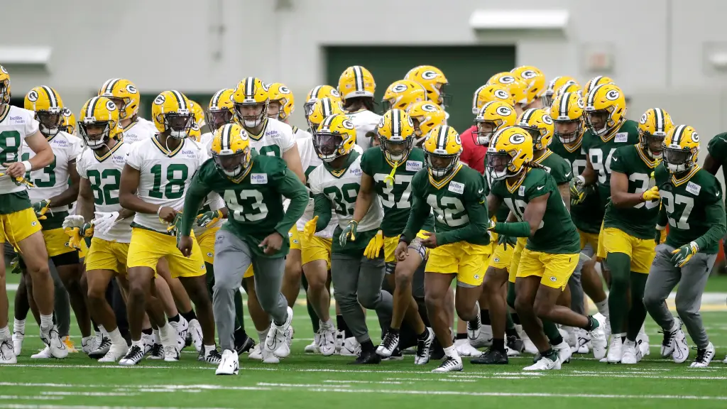 Packers' Roster Outlook: Turnover and Rebuilding Amidst Pursuit of Free Agents.
