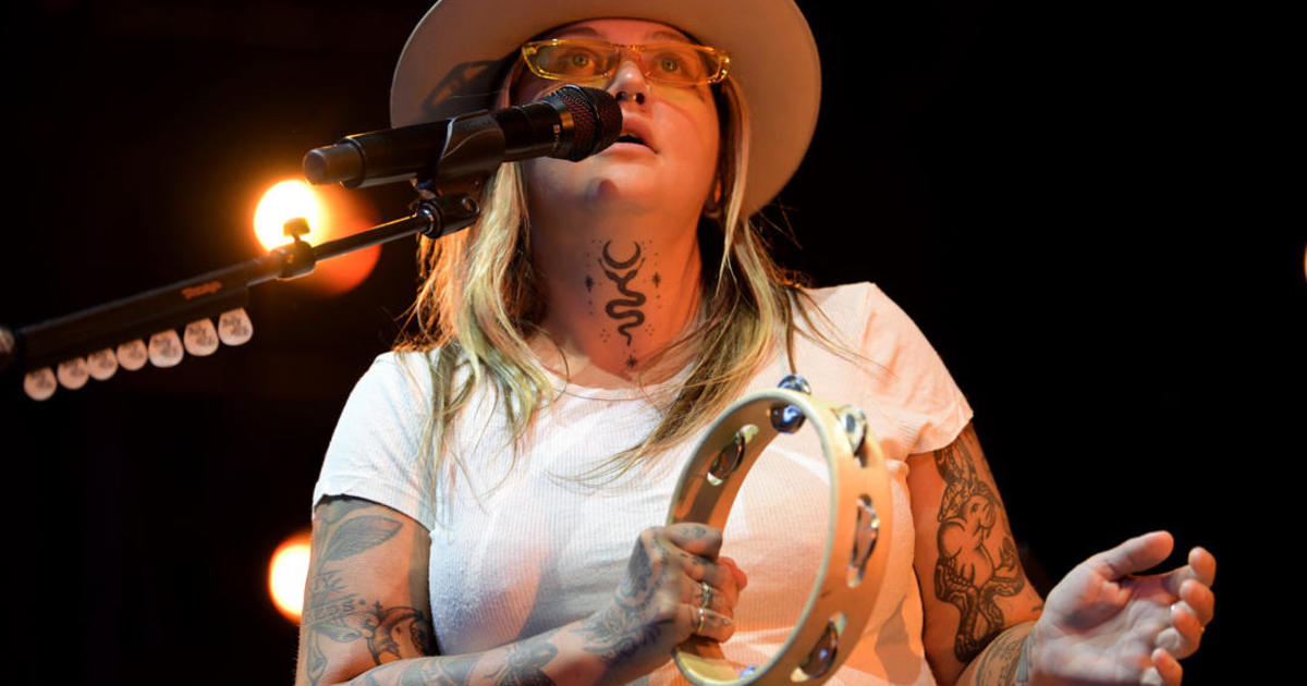 Featured image for Elle King's Controversial Drunken Performance at Dolly Parton Tribute Draws Criticism