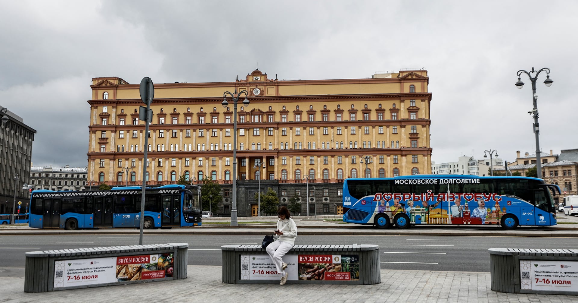 "Putin Urges Security Services to Crack Down on Anti-Kremlin Activity"