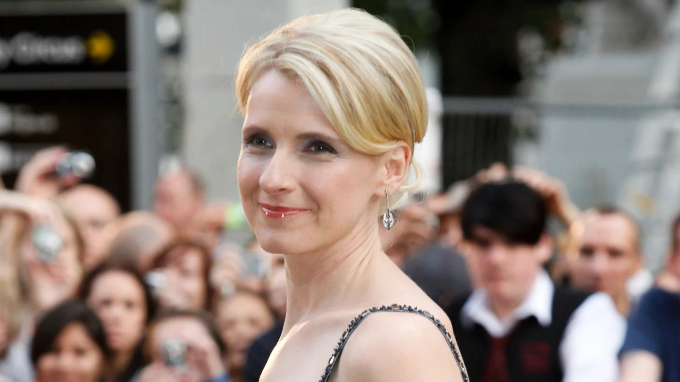 Elizabeth Gilbert withdraws Russia book following criticism.
