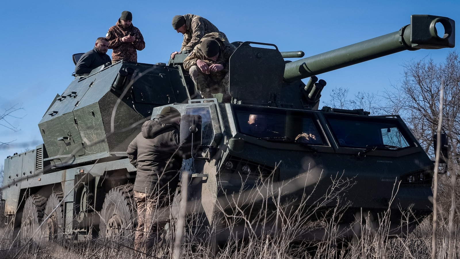 "European Allies Consider Sending Non-Combat Troops to Ukraine Amid Putin's Warning"