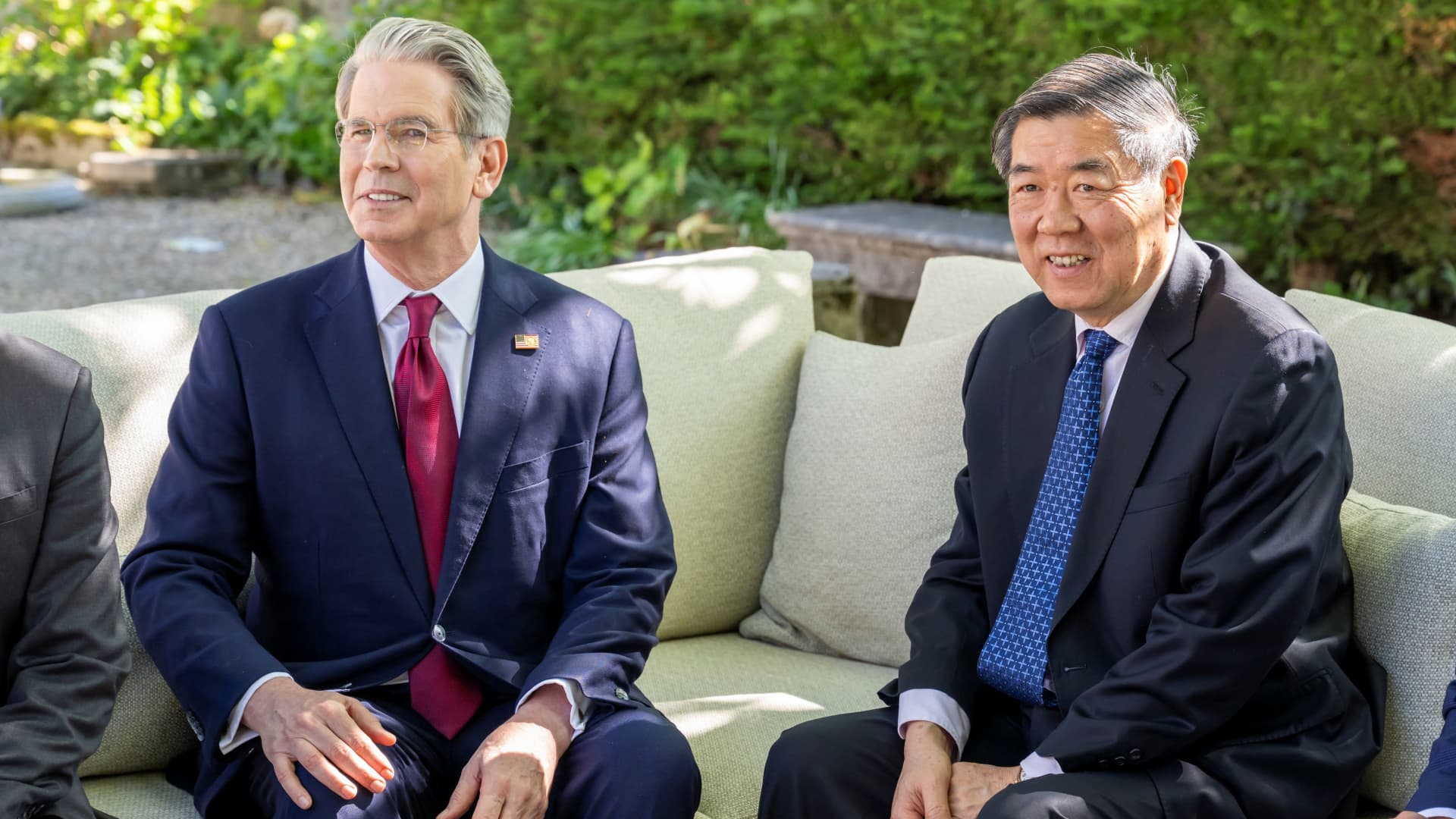 Featured image for US-China Tariff Talks and Deadlines: Key Developments