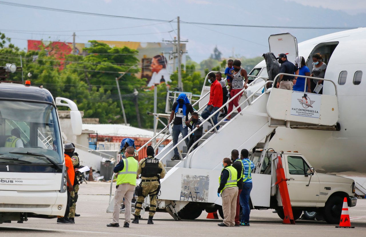 "ICE Deportation Flight to Haiti Amid Urgent Calls for US Citizens to Evacuate"