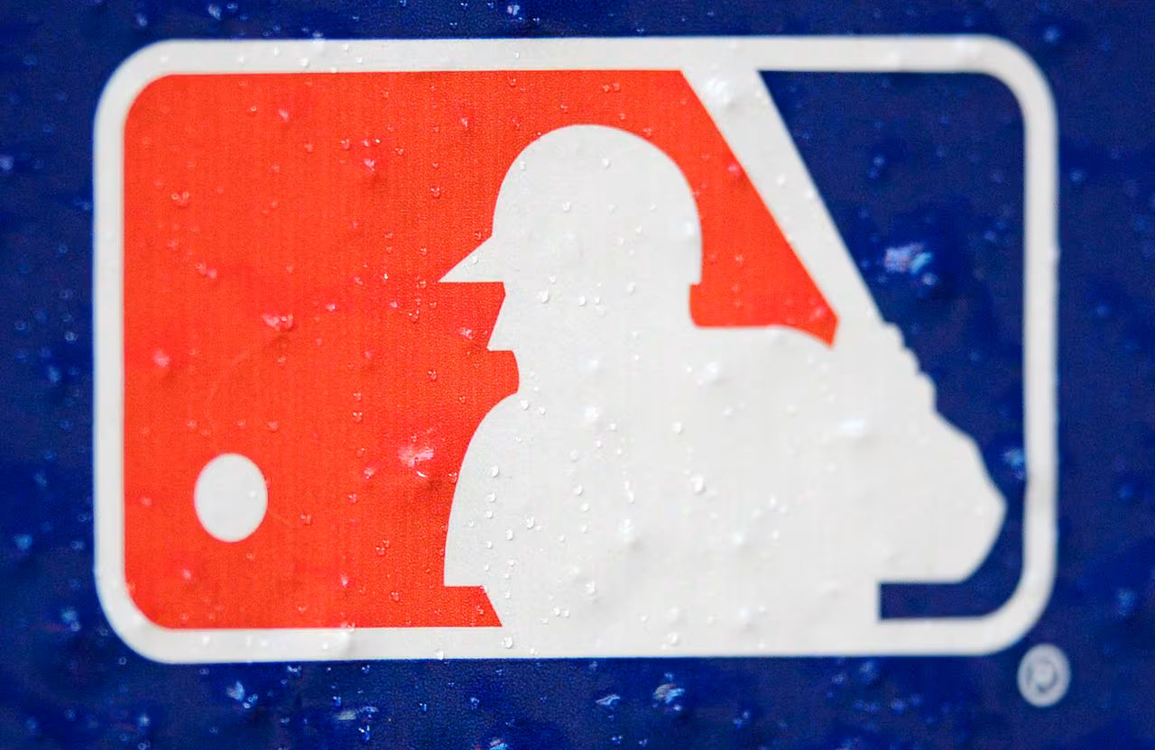 Braves shuffle bullpen, call up Munoz and outright Luetge to Triple-A.