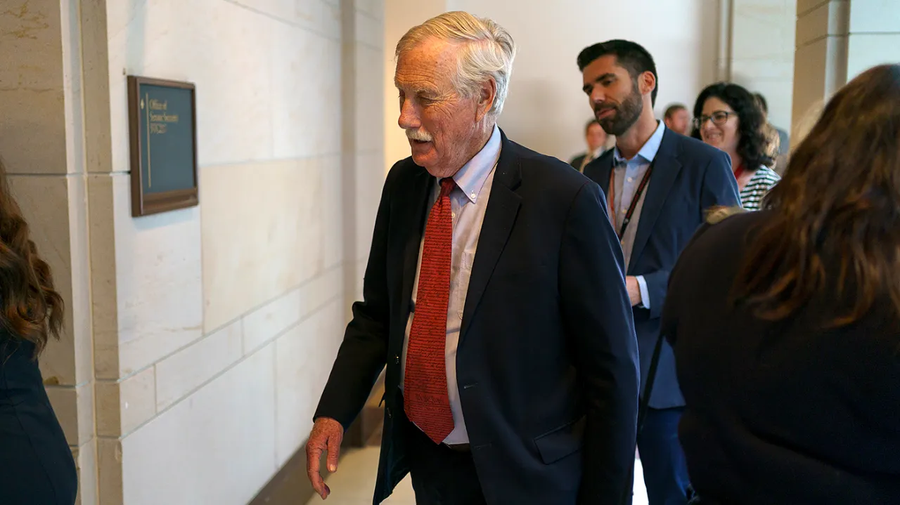 Bipartisan Senators Propose Ethics Code for Supreme Court