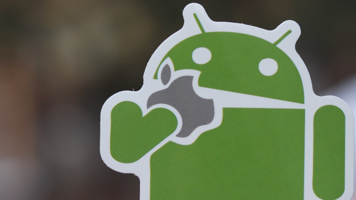"Unconventional Celebs: Why These 5 Stars Ditch the iPhone"