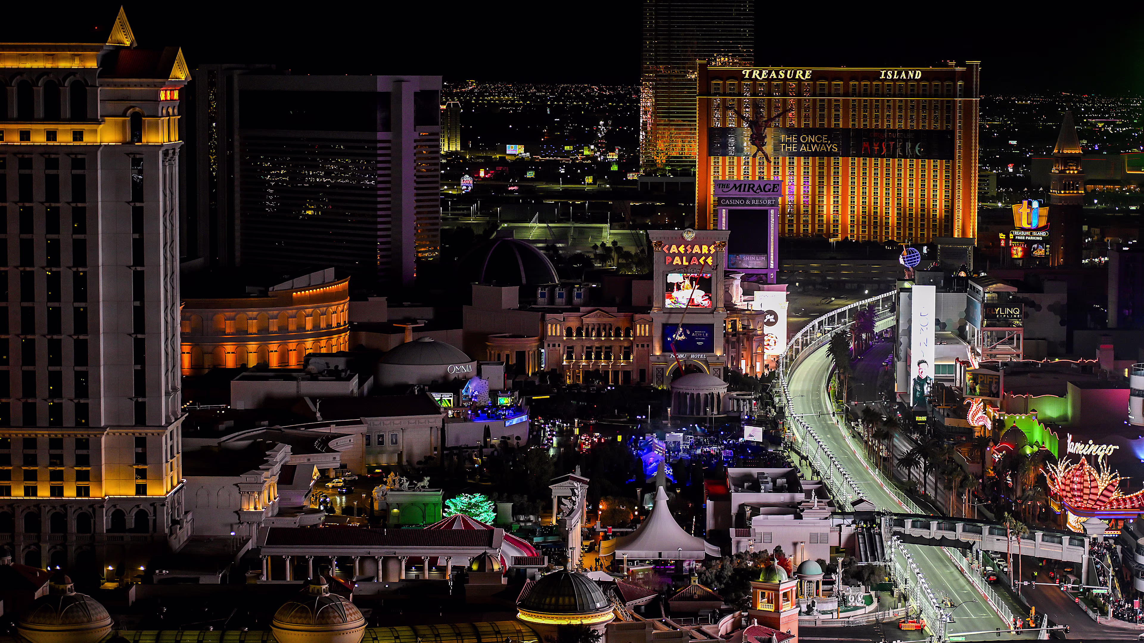 Featured image for Hamilton Leads Mercedes in Las Vegas GP Practice as F1 Returns