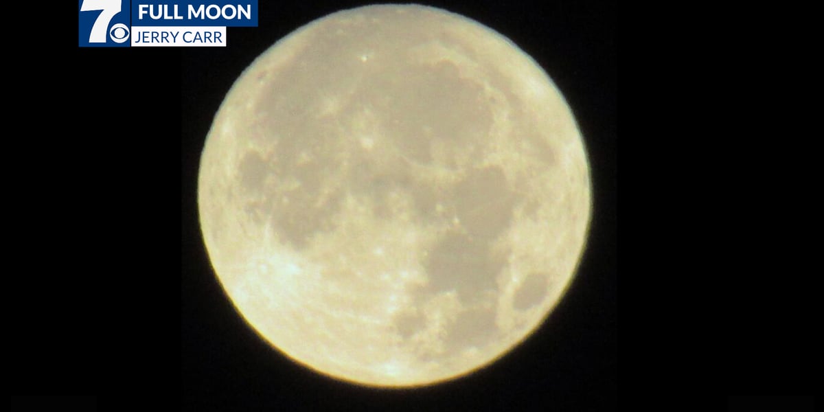 "Discover Optimal Supermoon Viewing Conditions in Your Hometown Tonight"