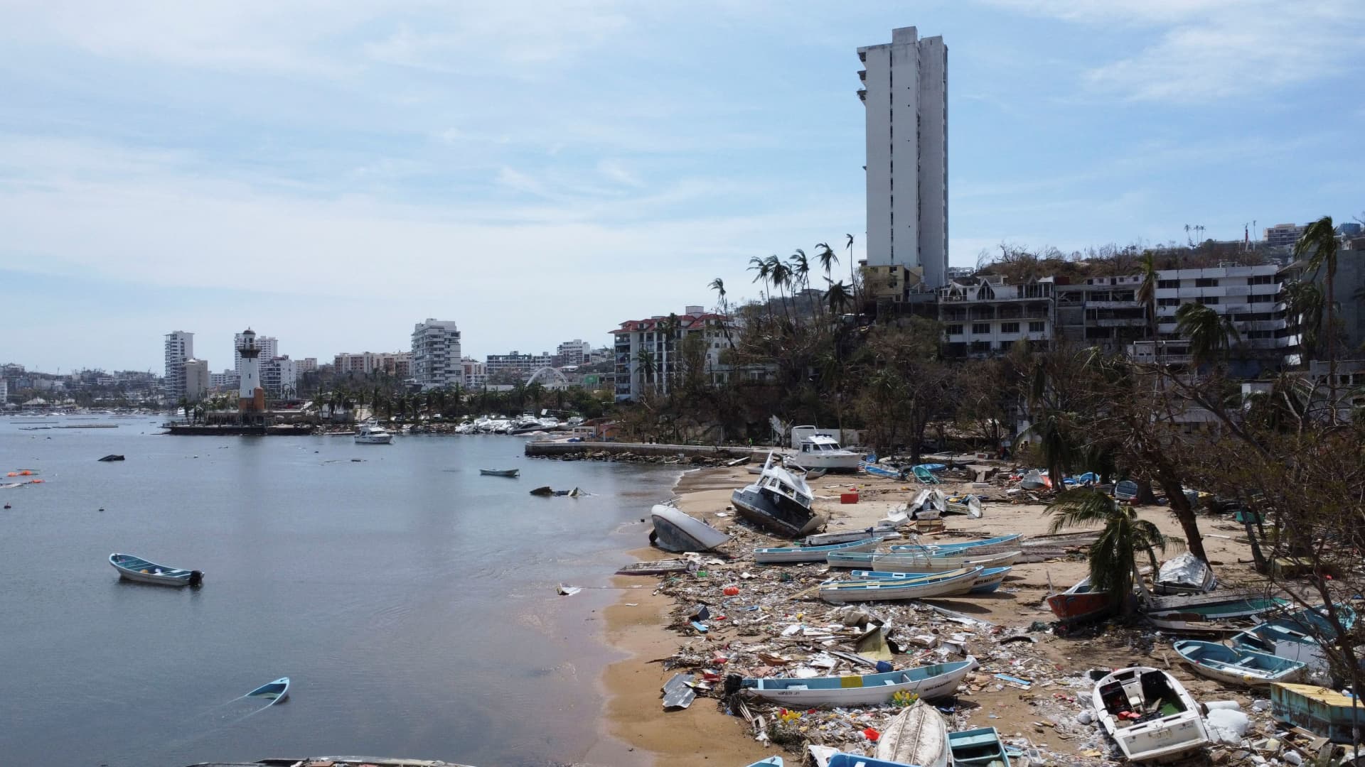 Mexico's Battle with Hurricane Otis: Troops, Aid, and Rising Death Toll in Acapulco