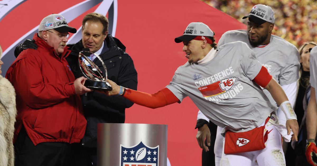 "Lamar Jackson Leads Ravens to AFC Championship with 4-TD Performance"