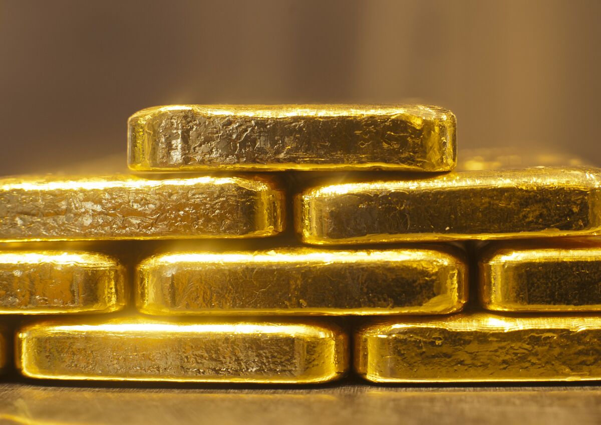 Featured image for Gold Gains Amid US-China Trade Tensions and Dollar Fluctuations