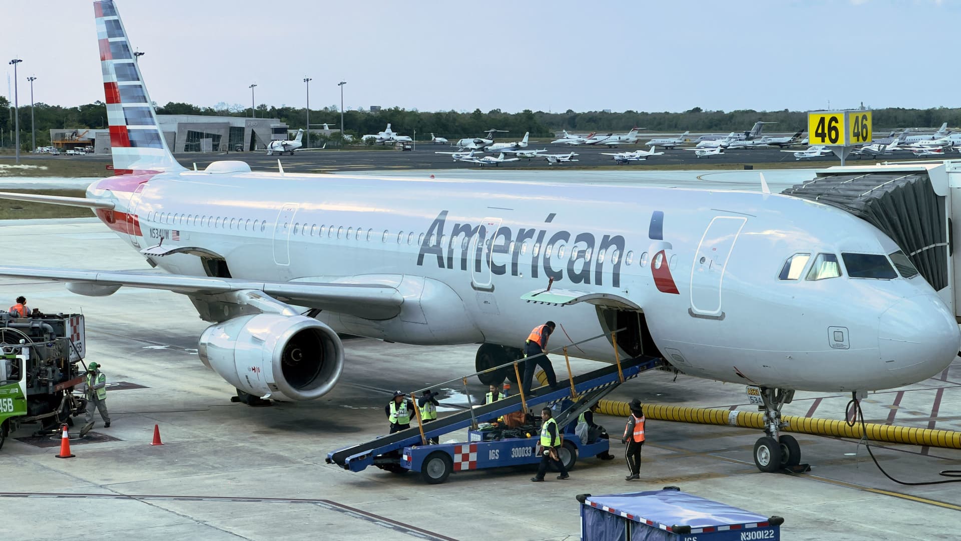 Featured image for American Airlines Raises Bag Fees and Limits Mile Earning for Some Bookings
