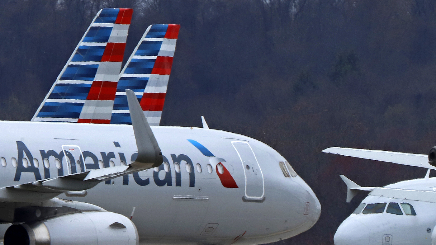 Featured image for American Airlines Hit with Record Fine for Tarmac Delays