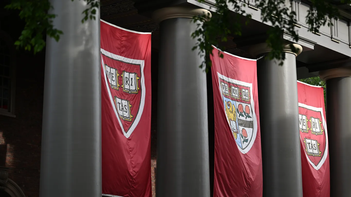 Featured image for Harvard's Endowment Grows Despite $113M Loss and Political Pressures