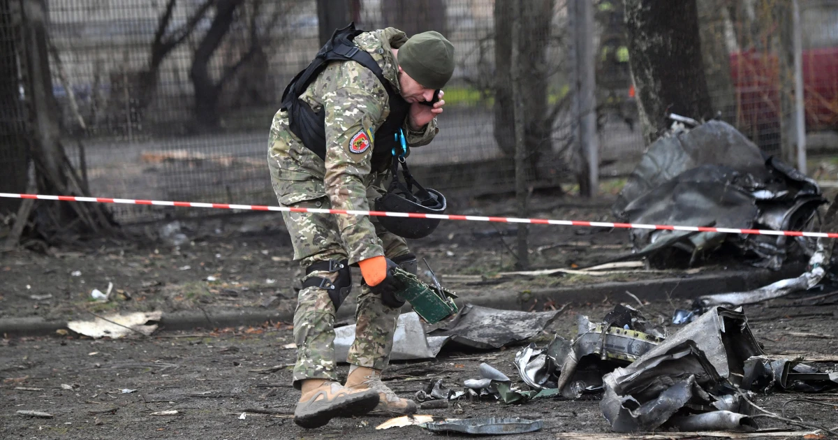 "Russian Missile Barrage Strikes Kyiv, Injuring Dozens Amid Aid Delays"