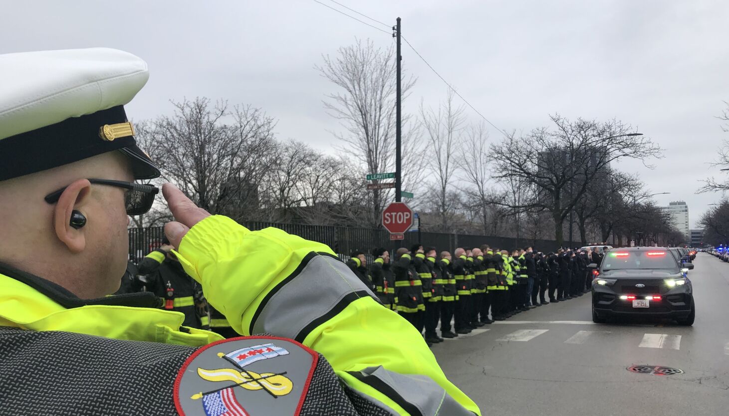 Featured image for Tragedy Strikes as Firefighter Loses Life in Chicago Blaze
