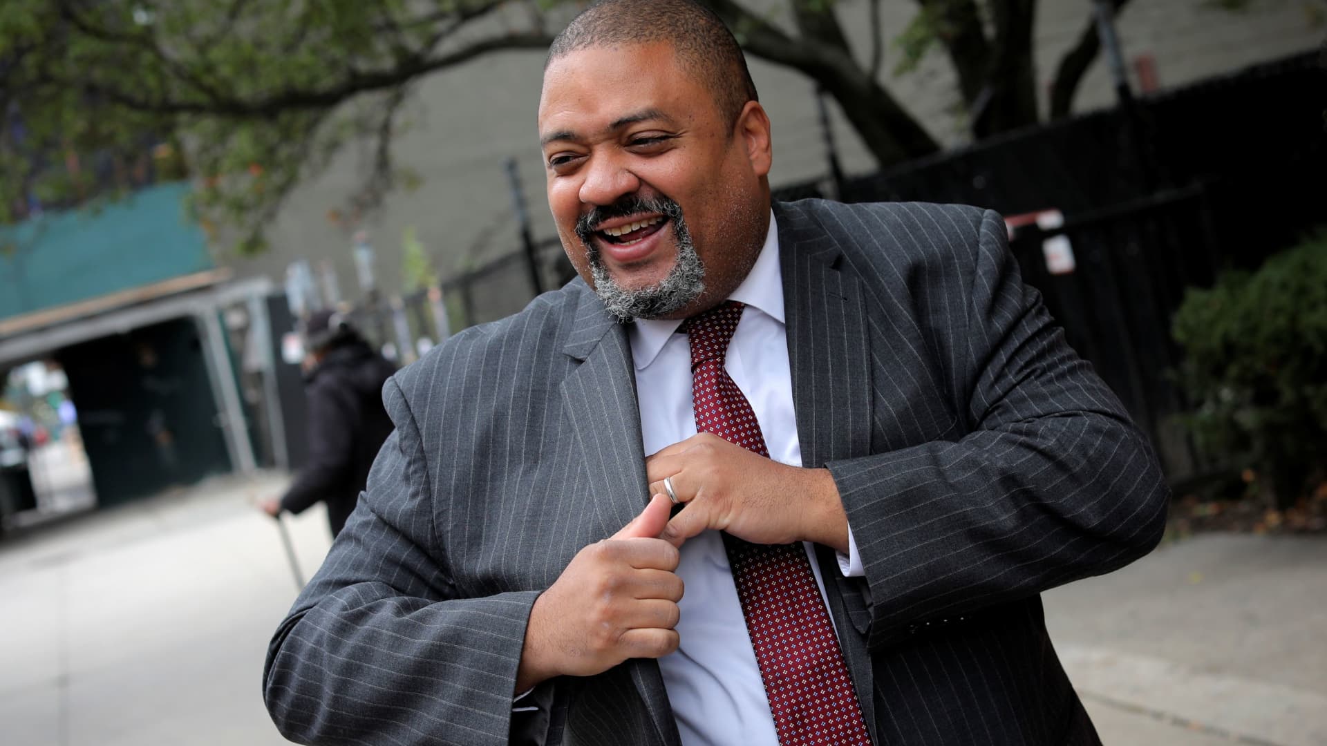 Featured image for The Political Ties and Accusations Surrounding Trump's Indictment.