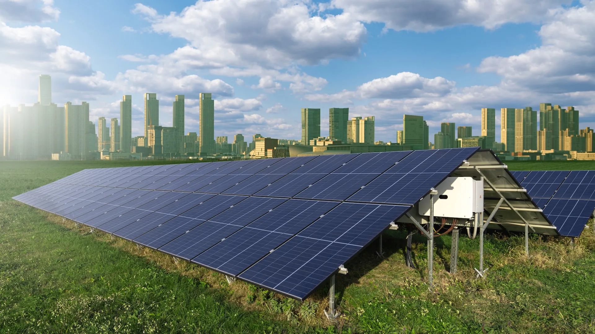 Featured image for Researchers' Breakthrough Could Revolutionize Solar Panel Efficiency