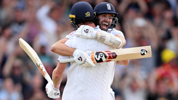 Featured image for England's Thrilling Headingley Victory Keeps Ashes Series Alive