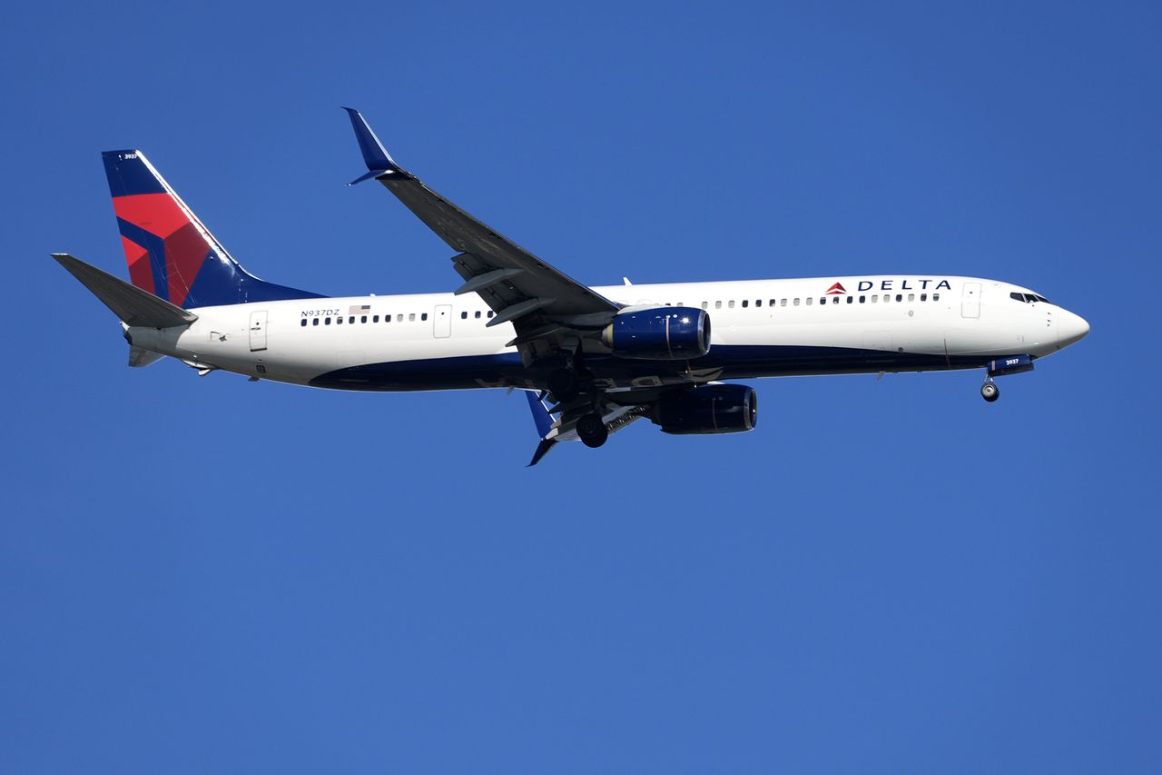 Featured image for "Maggot Infestation Forces Delta Flight to Reverse Mid-Air"