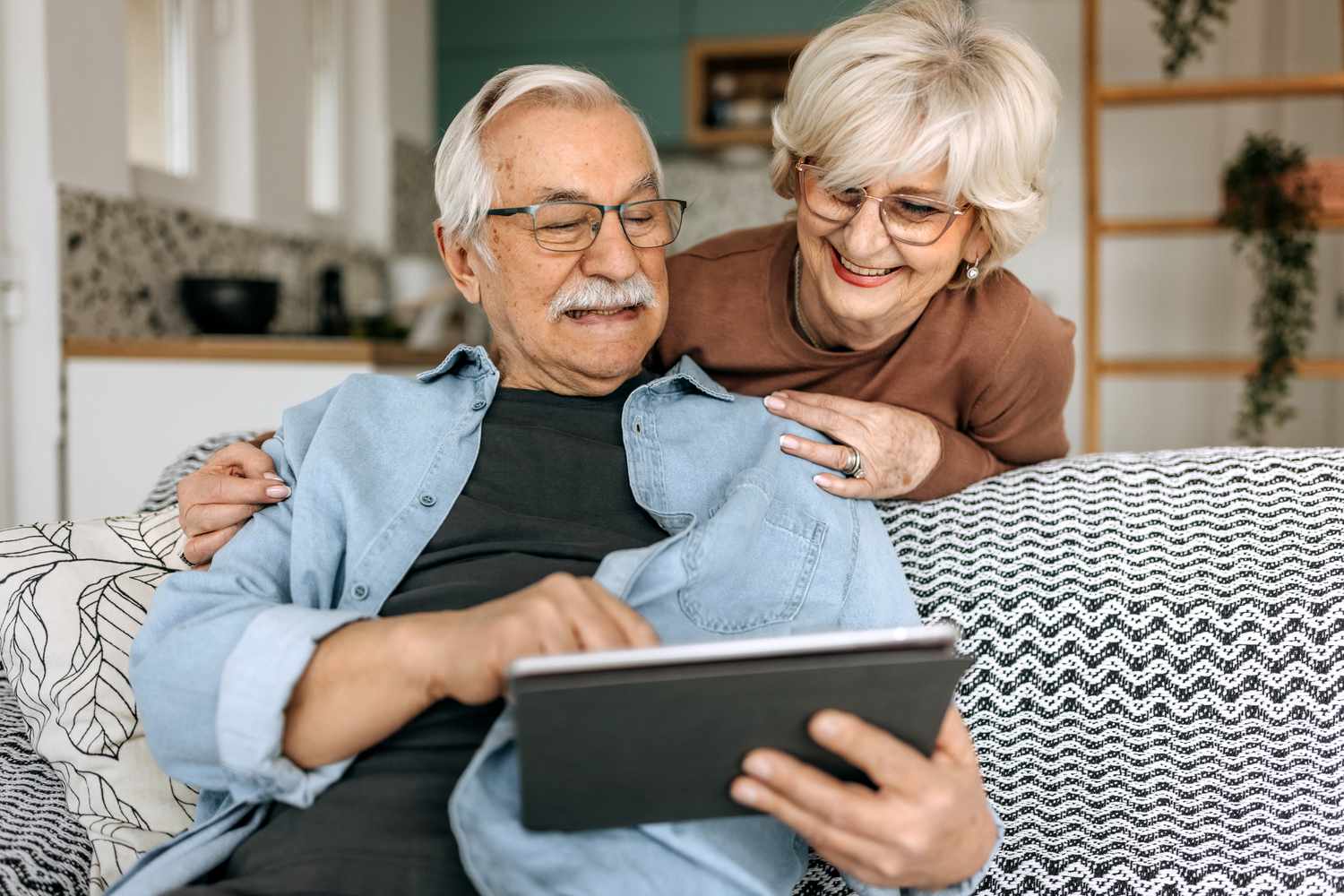 Maximizing Your Savings: Top CD Rates and Risk Considerations.