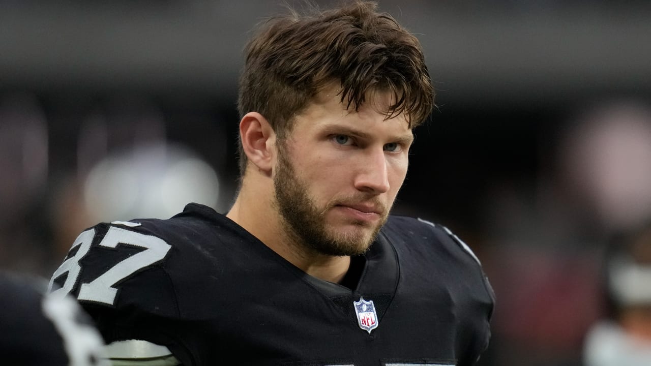 TE Foster Moreau diagnosed with cancer, steps away from football.