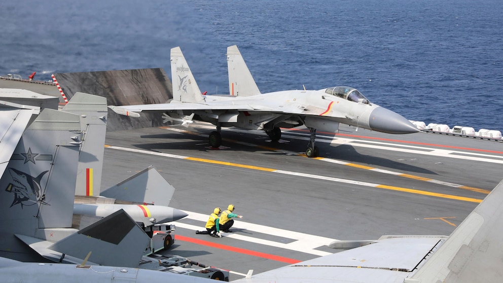 "Taiwan Monitors Successive Days of Chinese Surveillance Balloon Incursions"