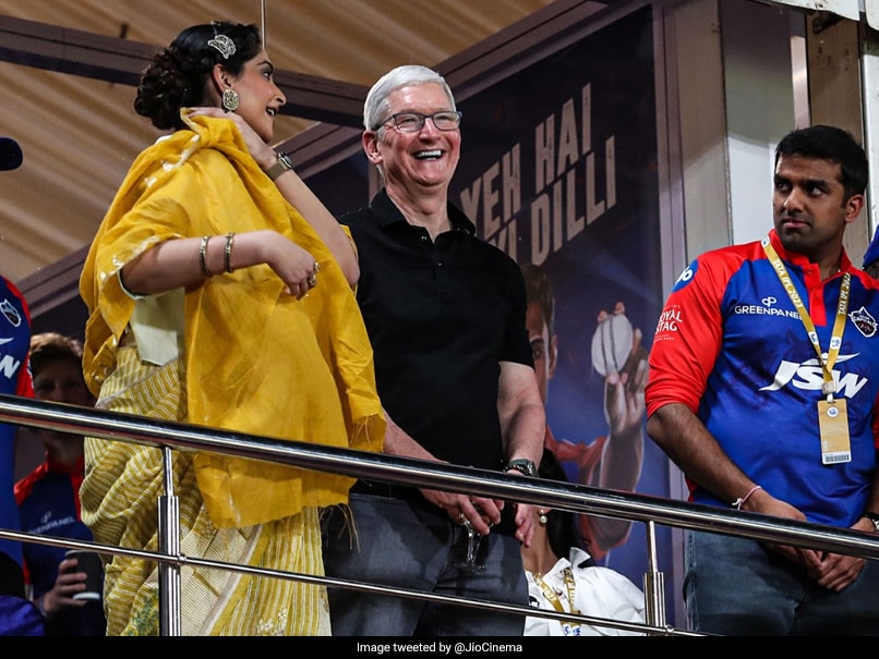 Featured image for "Tim Cook's IPL 2023 Game Night Sparks Internet Frenzy"