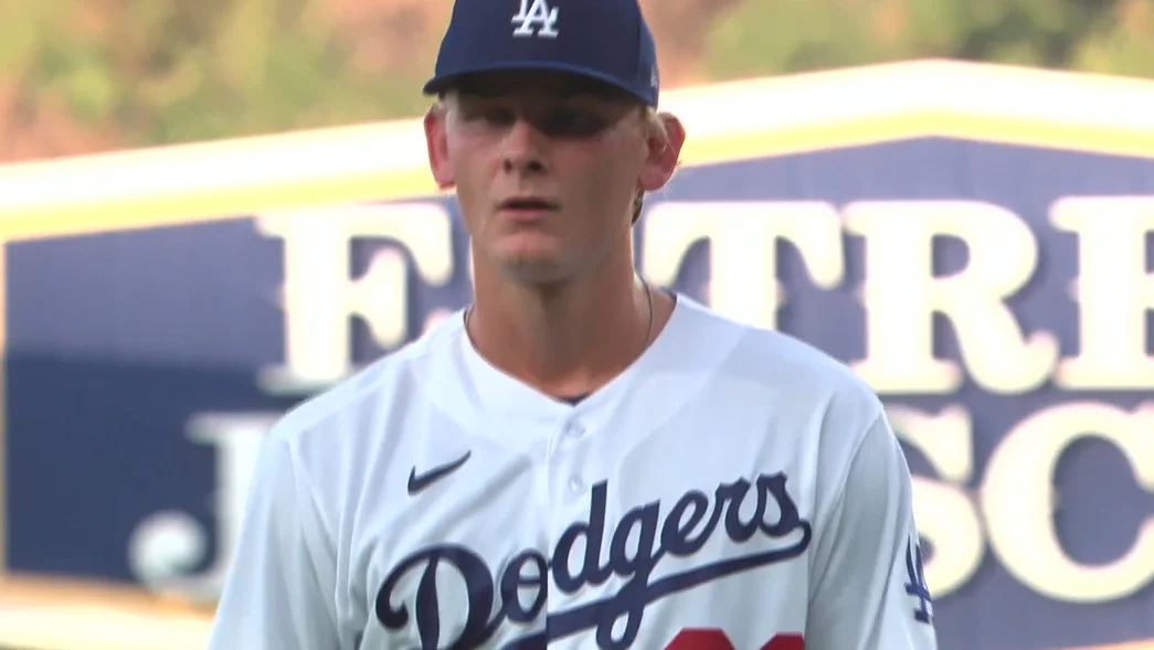 "Max Muncy's Double Home Runs Propel Dodgers to Victory in Shutout Win"