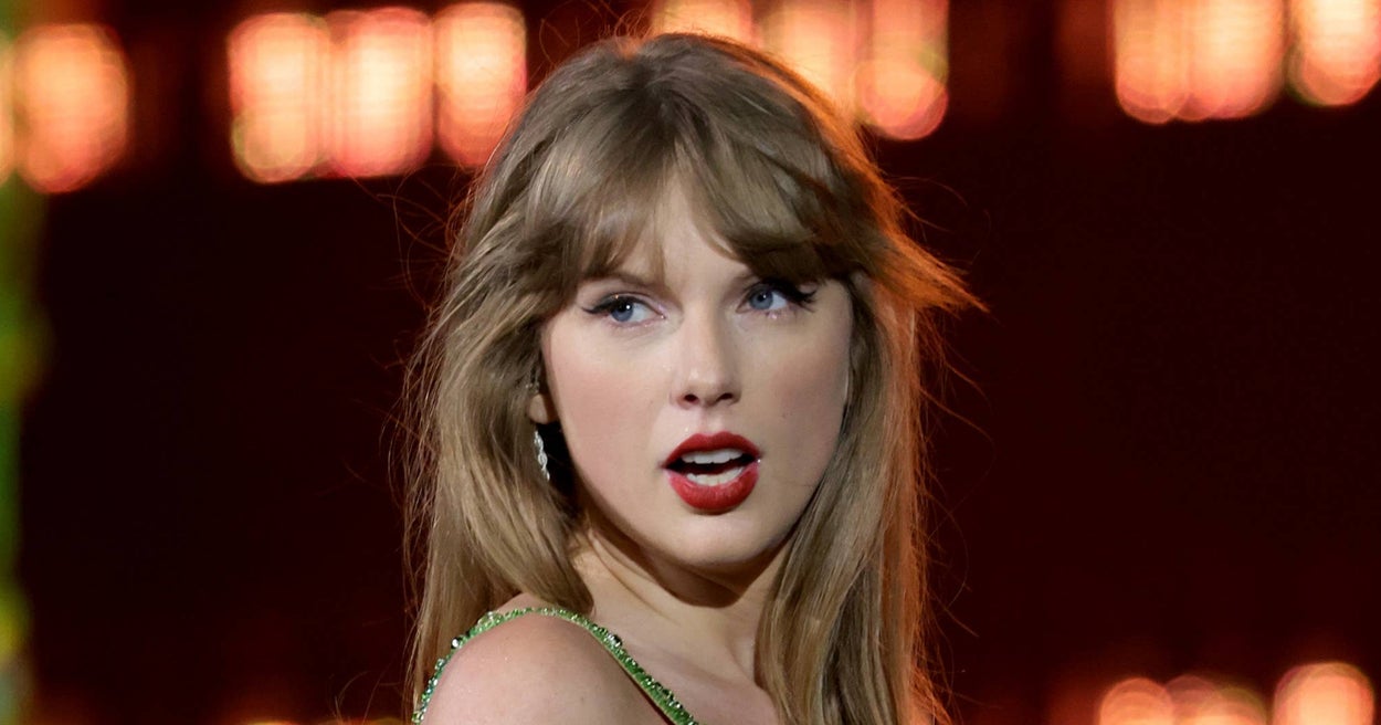 Featured image for Taylor Swift's NYC Home Hit with Multiple Sanitation Fines