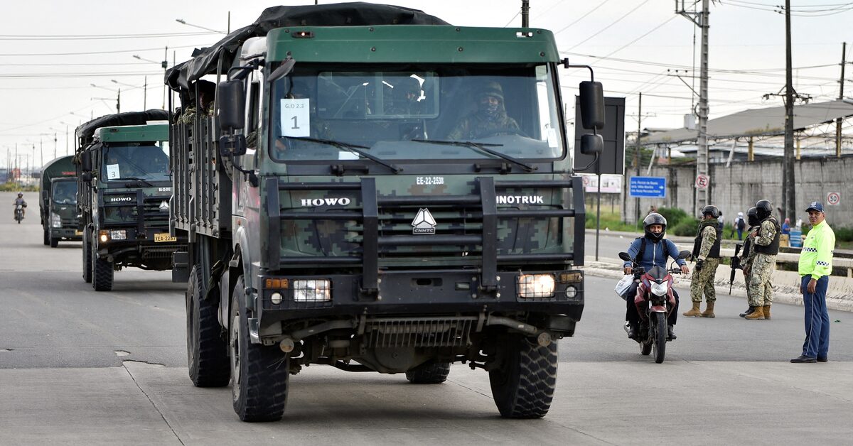 Featured image for Deadly gang clash erupts in Ecuadorian prison.