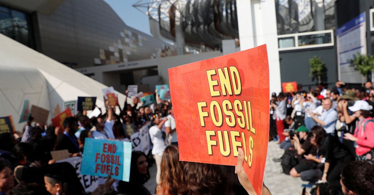 COP28 Struggles with Fossil Fuel Phase-Out Amid OPEC Opposition