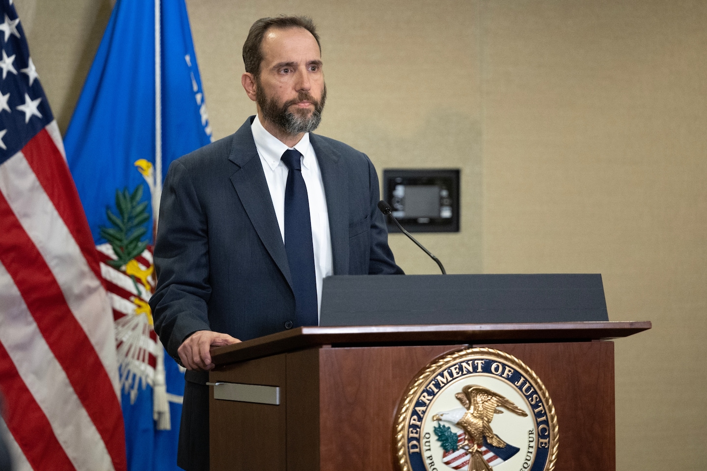 Featured image for "Special Counsel Urges Supreme Court to Reject Trump's Immunity Claim, Retired Military Leaders Warn of Potential Threat"