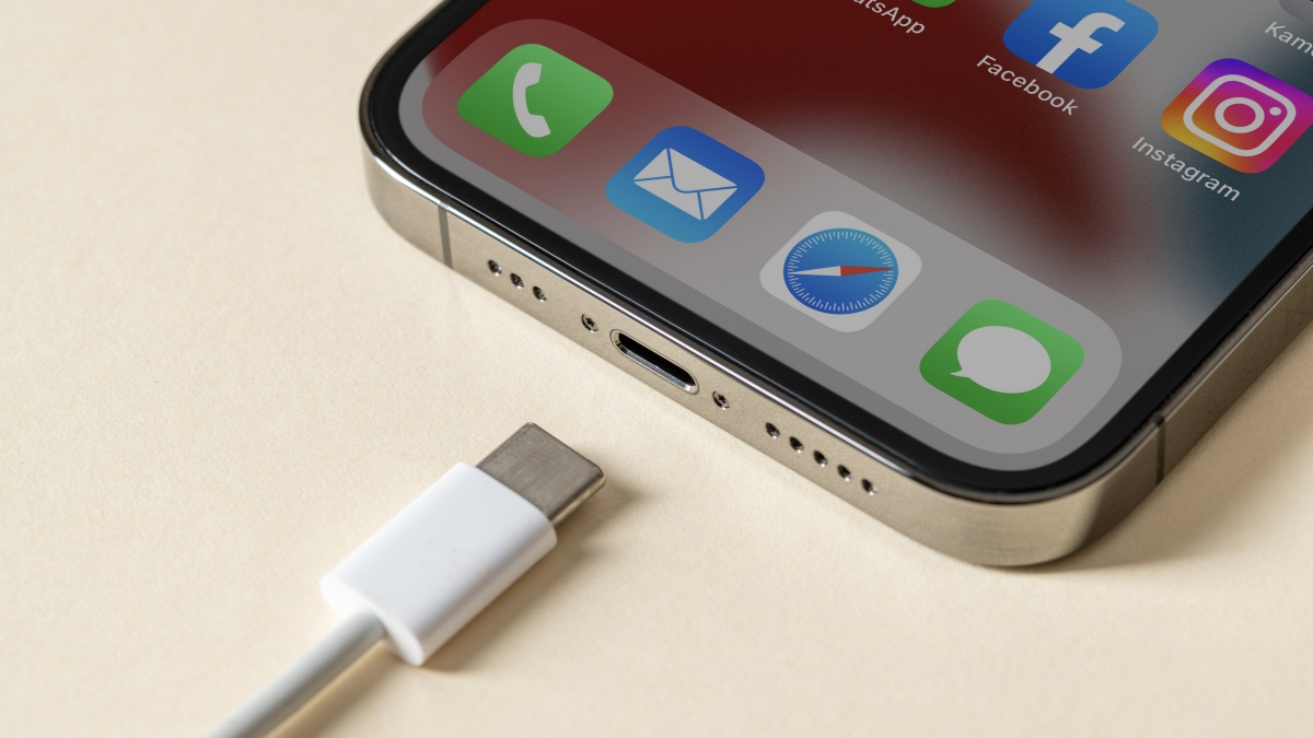 Featured image for Apple's New iPhone Charger Offers Versatility Amid Speed and Price Debates